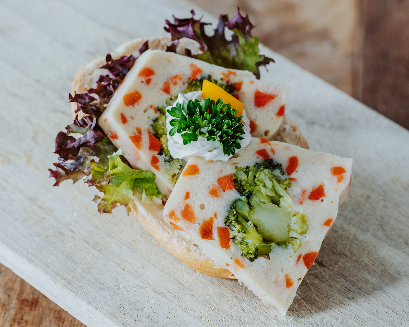 Halbe belegte Brötchen mit Terrine Blumenkohl - Hefter Partyservice