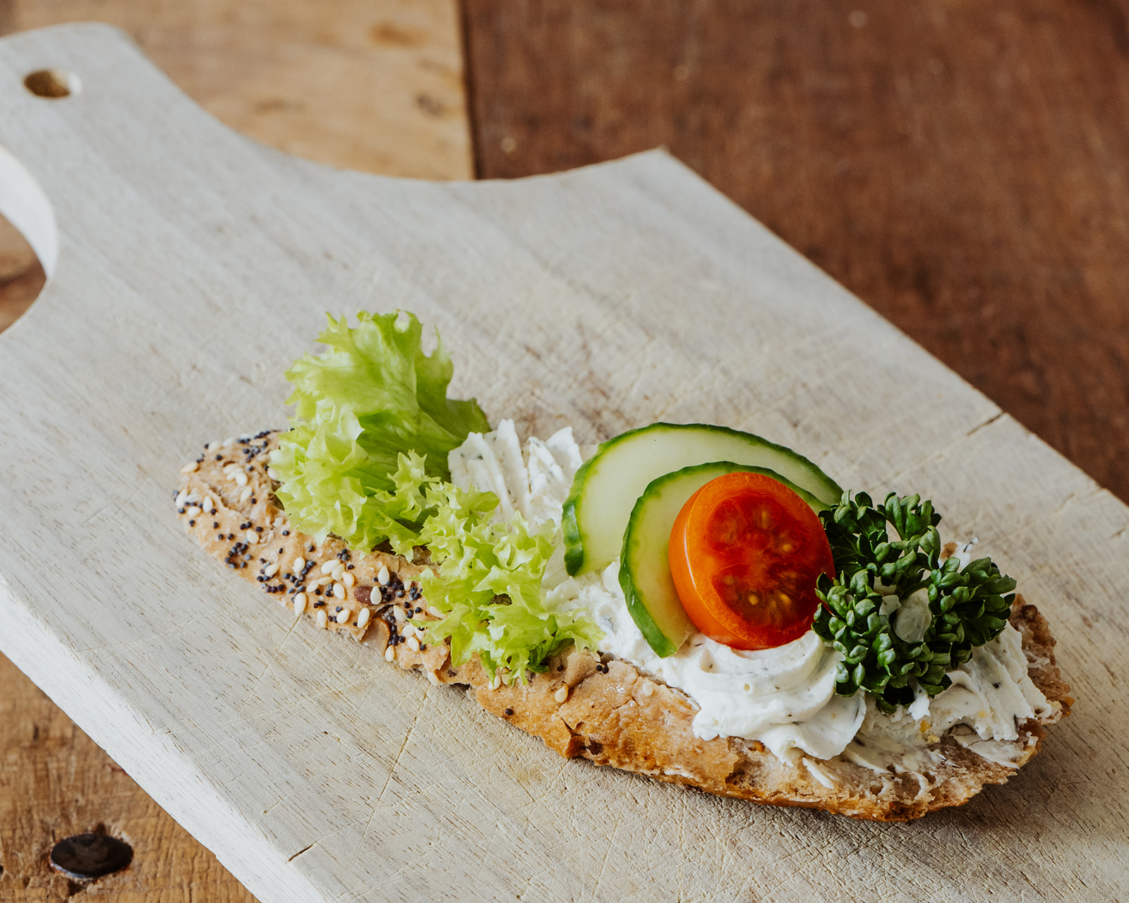 Vegetarische Canapés mit französischer Kräuter-Frischkäsecreme - Hefter ...